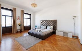 Central Apartment - Private Sauna